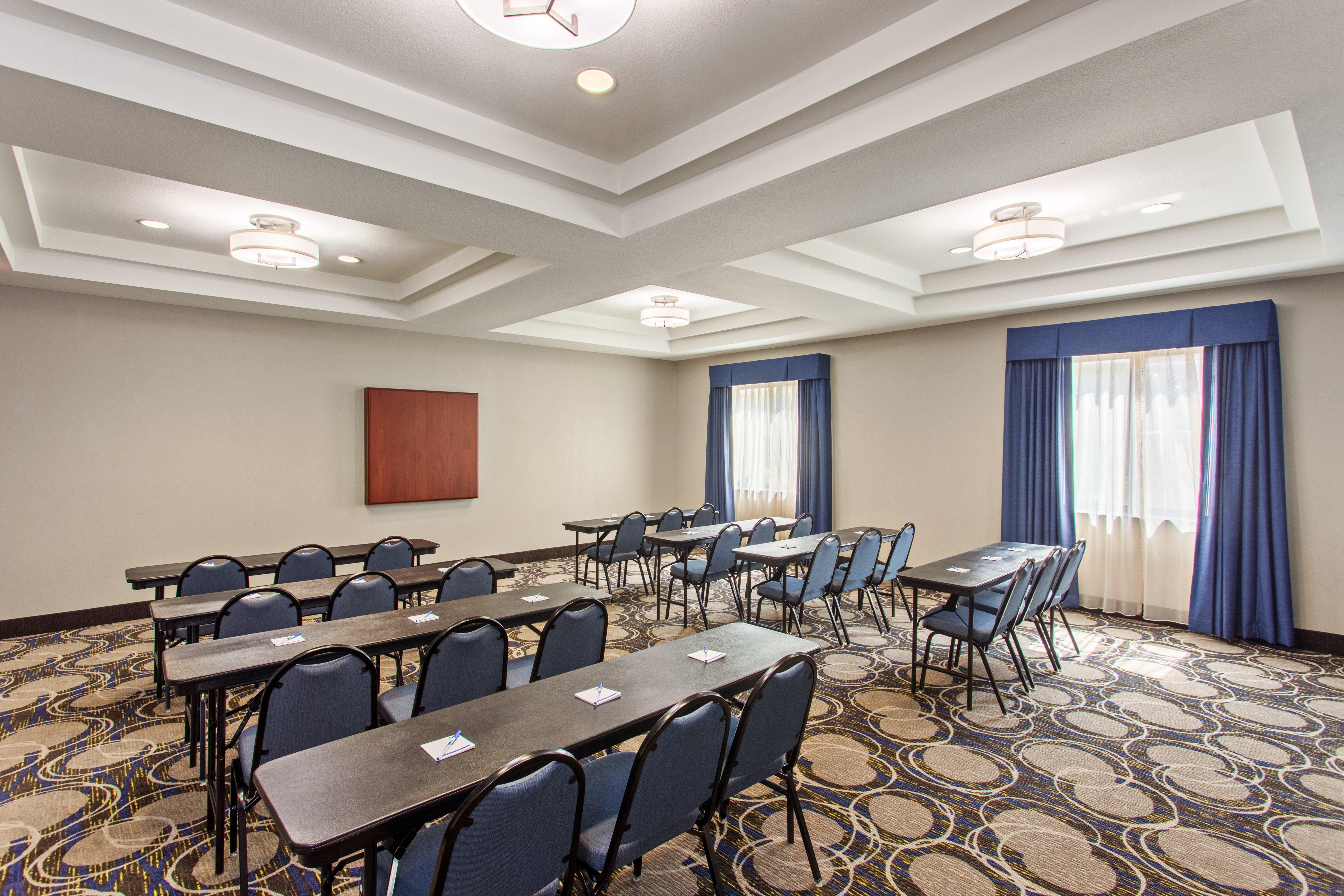 Holiday Inn Express & Suites Wharton By Ihg Exterior photo