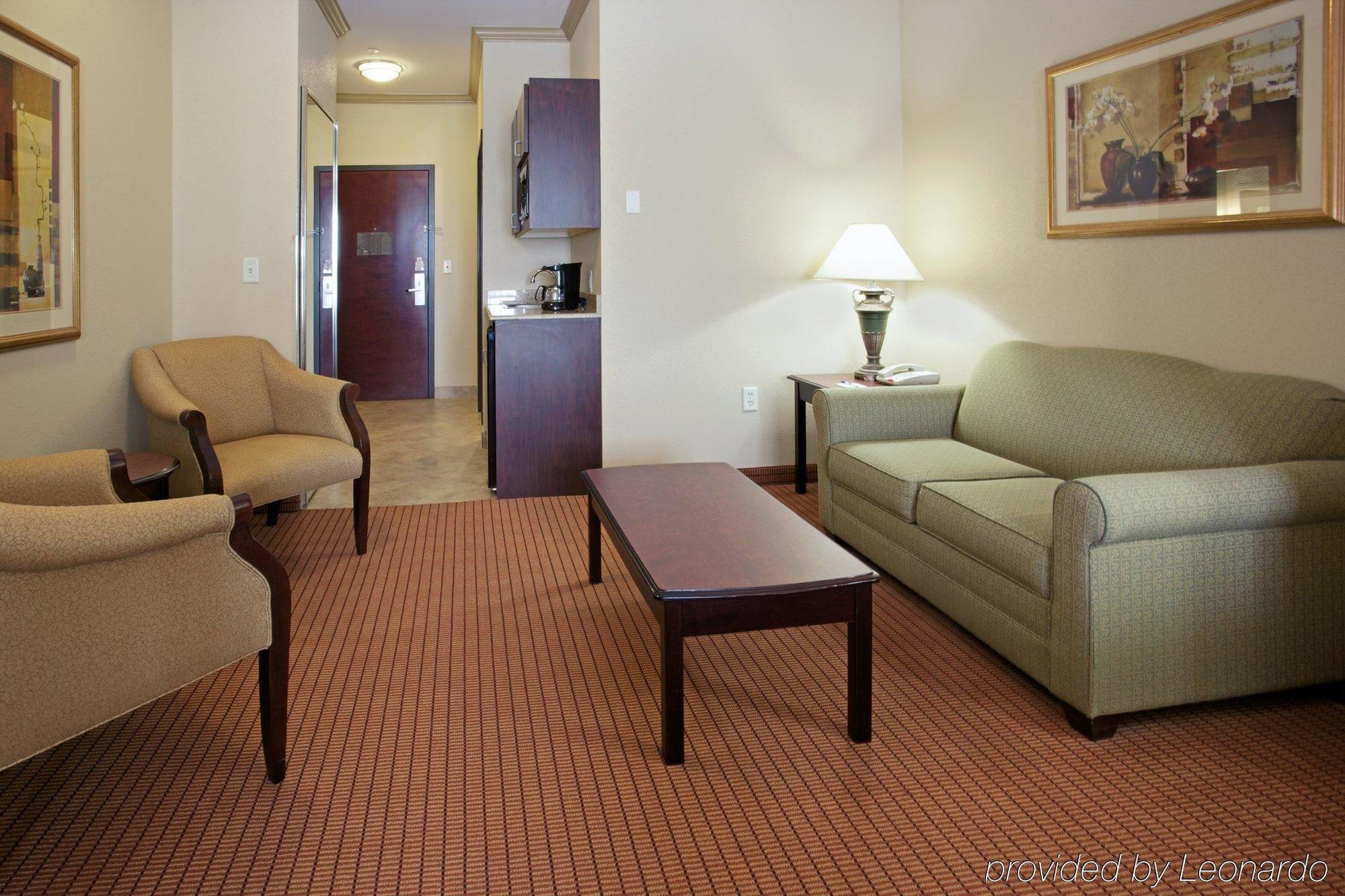 Holiday Inn Express & Suites Wharton By Ihg Room photo